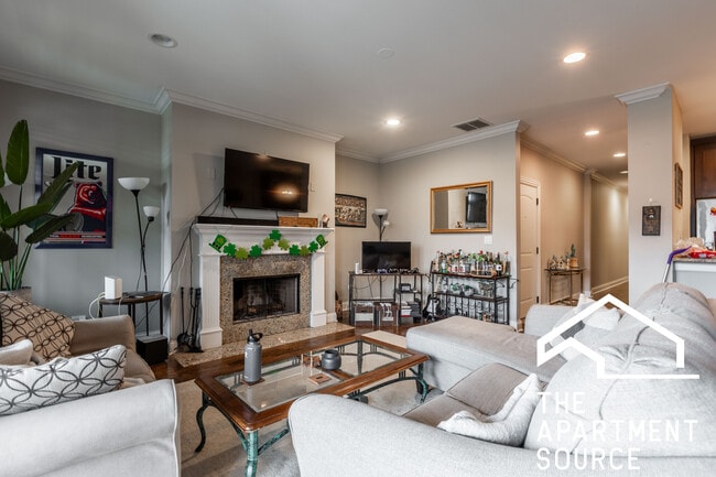 Photo - 1136 W Diversey Pkwy Apartment