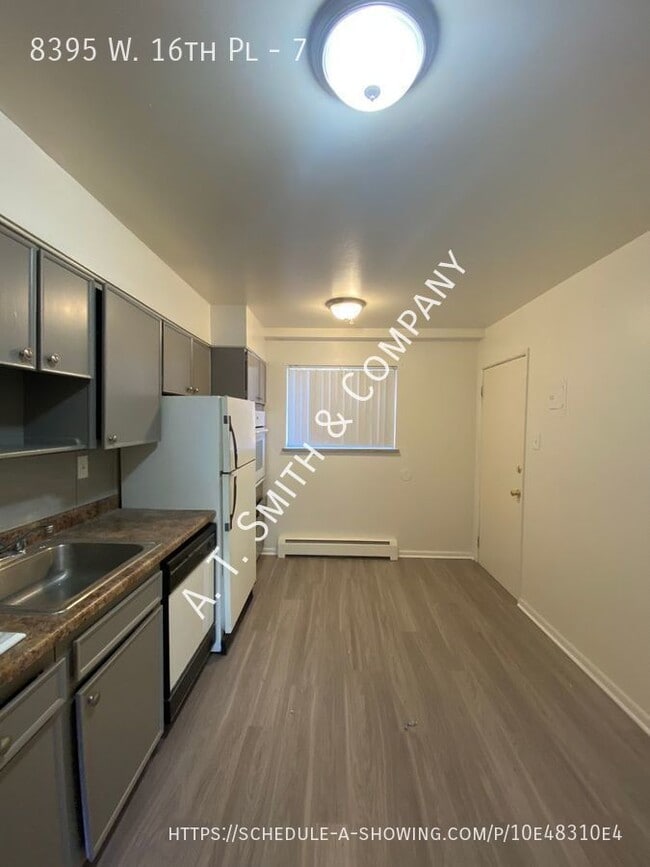 Foto del edificio - 8395 W 16th Pl