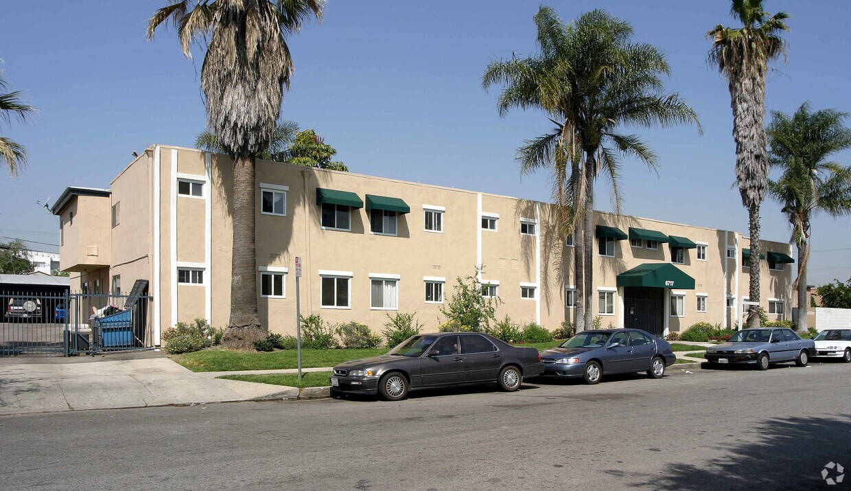 Building Photo - 6717 Satsuma Ave