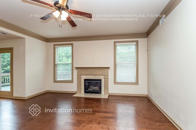 Foto del edificio - 3690 Falling Leaf Ln