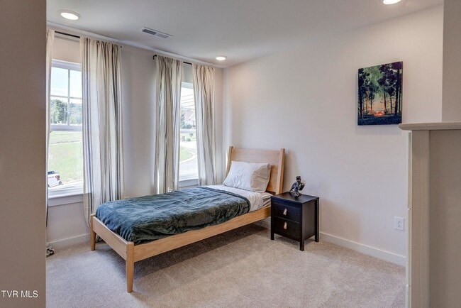 Foto del edificio - Brand New 3 bed 2 bath by Elementary School