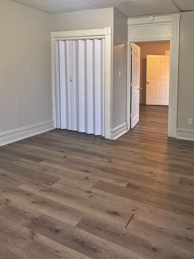 Building Photo - 448 N 6th St