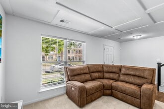 Building Photo - 10625 Meridian Hill Way