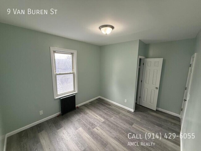Building Photo - 9 Van Buren St