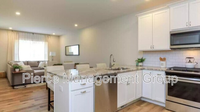 Foto del edificio - 34 Ponemah Hill Rd