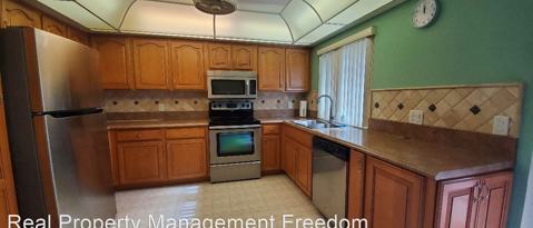 Building Photo - 2960 Pine Cone Cir