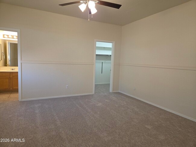 Building Photo - 426 N Oak St