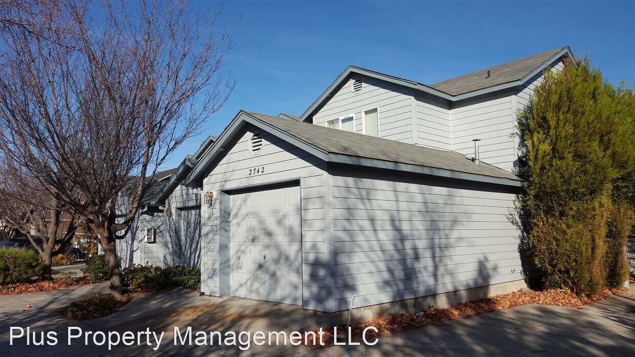 Primary Photo - 2742 NE Mesa Ct