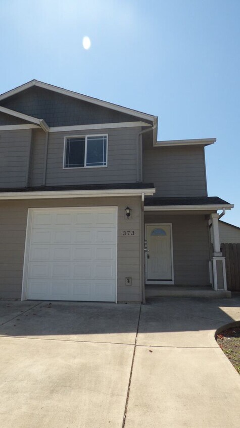 Primary Photo - 373-375 Gwinn St S Monmouth, OR 97351