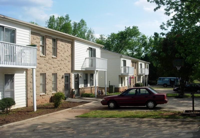 Primary Photo - 112 Carriage Pl
