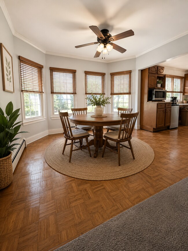 Foto del edificio - Charming 3BR/2BA Wauwatosa Home Near Parks & Shopping