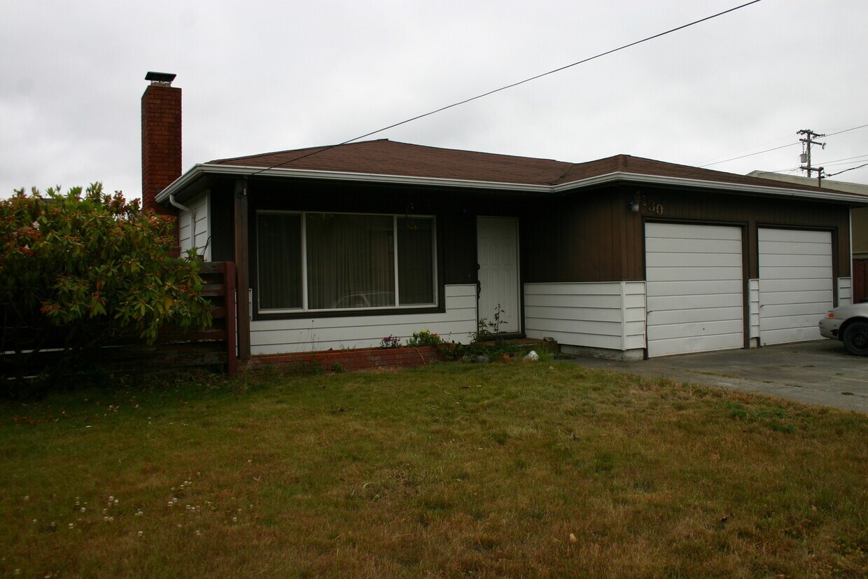 Primary Photo - Cutten 3 bedroom 2 bath, sunny patio, 2 ca...