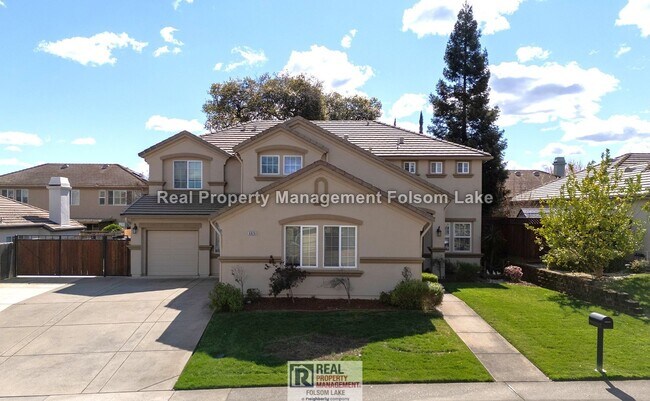 Foto del edificio - 5 Bedroom Carmichael Home + Large Bonus Room | 3-Car Garage & RV/Boat Parking