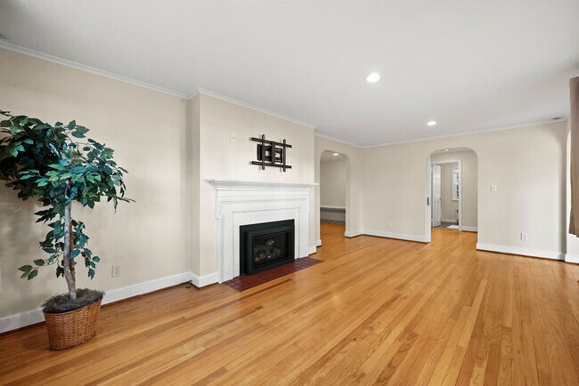 Foto del edificio - 15 Arapahoe Rd