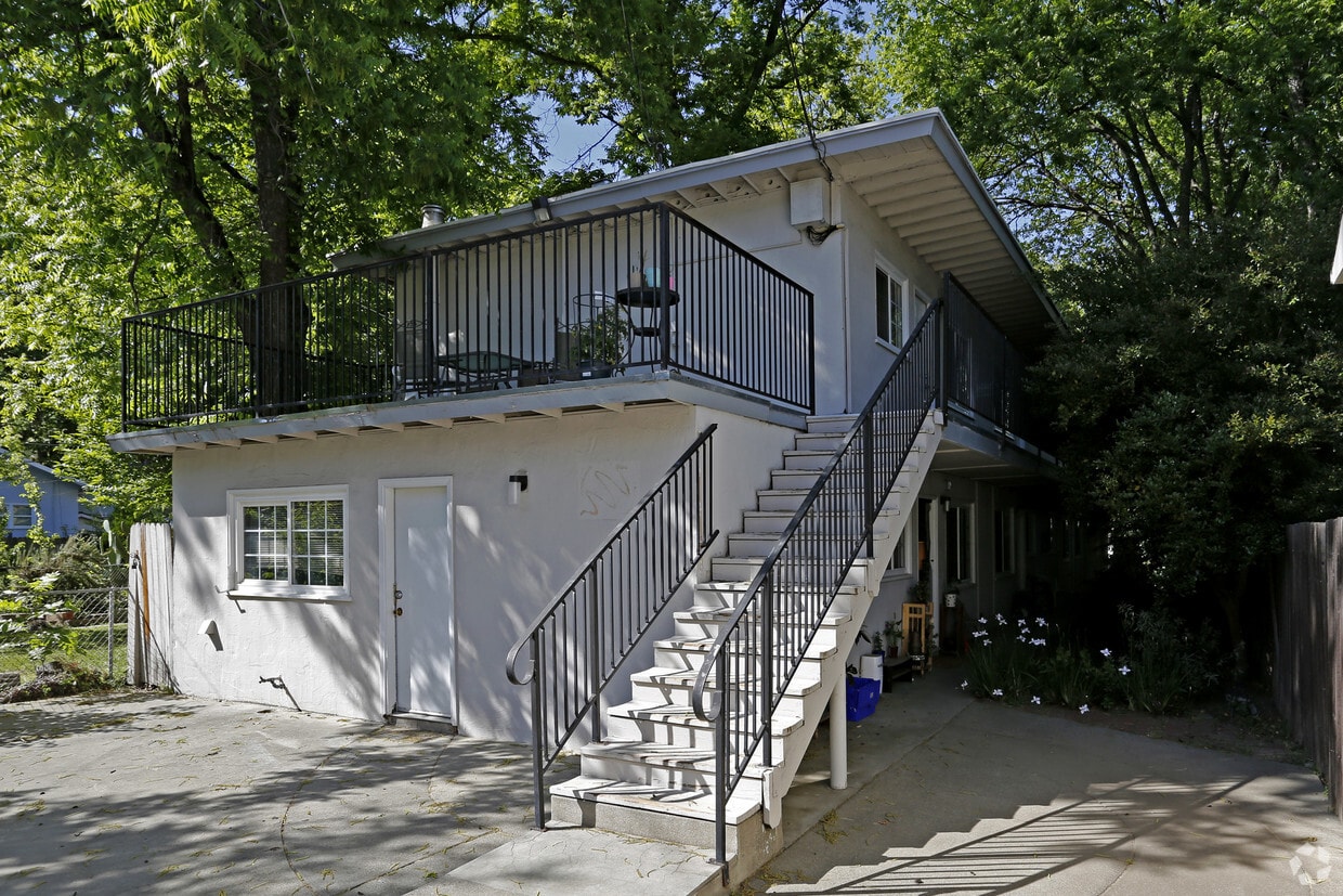 Building Photo - 2316 E St Suite 1825