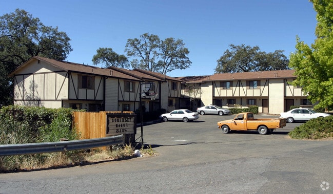 Building Photo - Cimmarron Townhomes