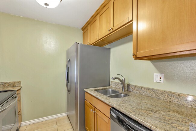 Building Photo - 12423 NE 131st Ct