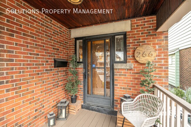 Photo du bâtiment - **Beautiful 3 bedroom/2.5 bathroom w/ Inlaw Suite**