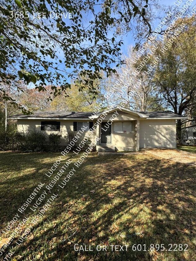 Primary Photo - Charming 3 Bed, 1.5 Bath Home with Hardwoo...