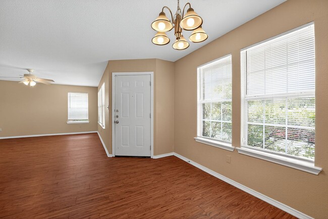 Building Photo - Charming 3-Bed, 2-Bath Home on Spacious Lo...