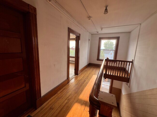 Building Photo - 457 Beech St