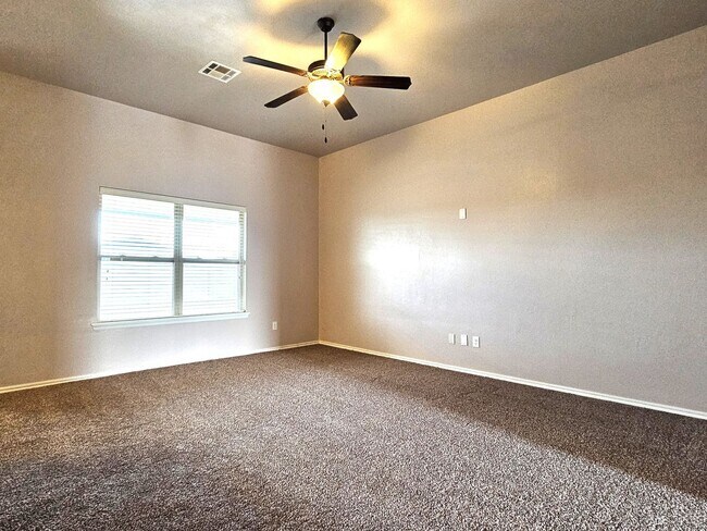 Foto del edificio - EVERYTHING YOU WANT IN A HOME! $500 OFF FI...