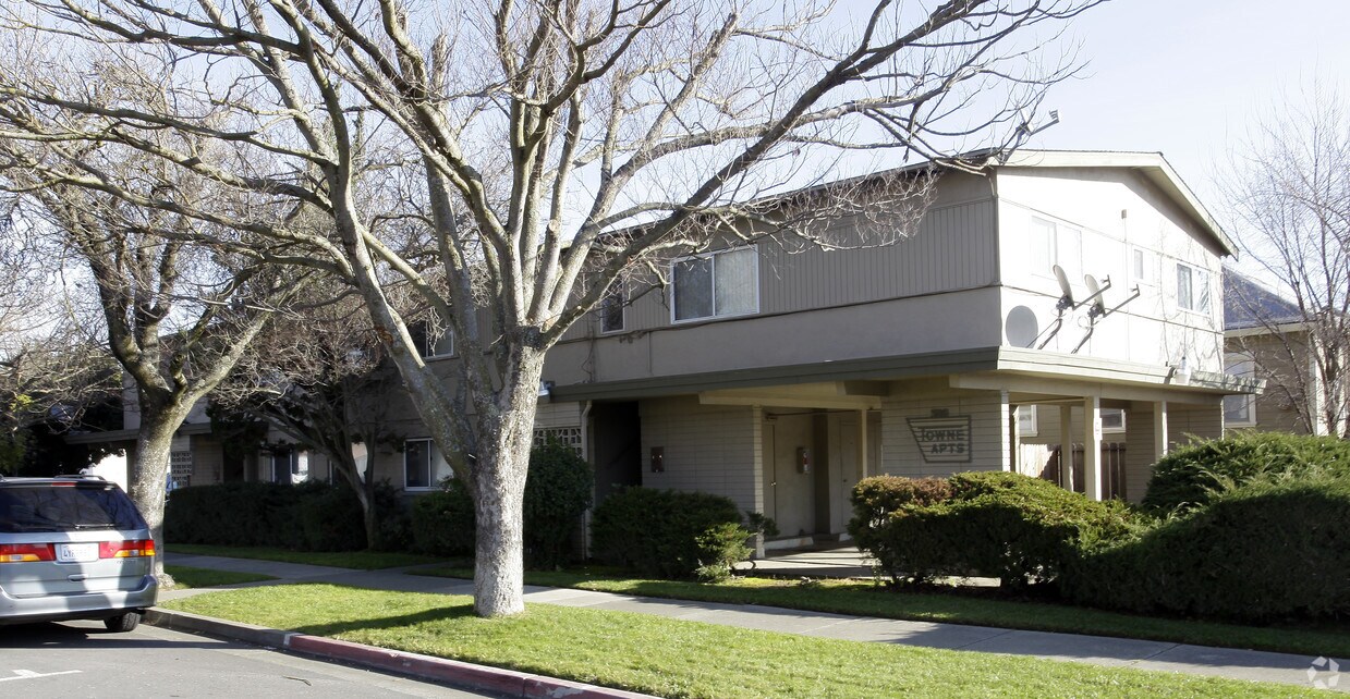 Primary Photo - Jackson Towne Apartments