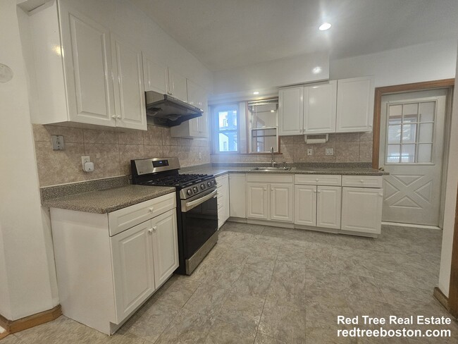 Building Photo - 96 Empire St