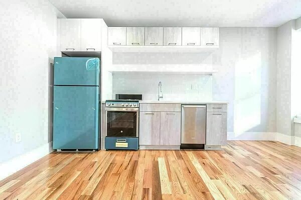 Building Photo - 252 Sullivan Pl