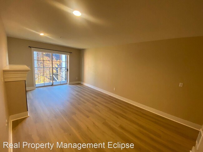 Building Photo - 1 br, 1 bath House - 123 Queen Anne Ave N....