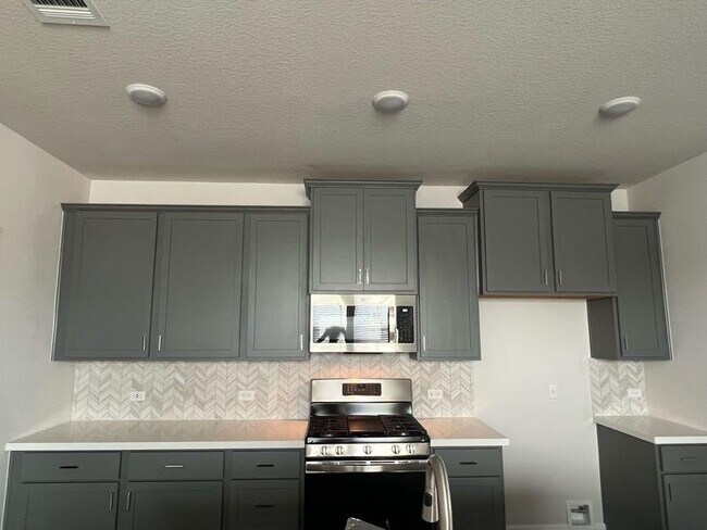 Foto del edificio - 15501 Ellinger Dr
