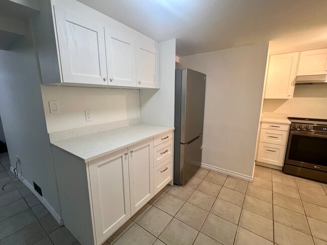 Building Photo - 3285 8th Av W