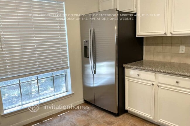 Foto del edificio - 16031 Copper Canyon Dr