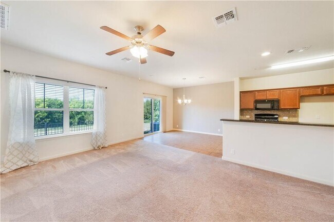 Foto del edificio - 1620 Bryant Dr