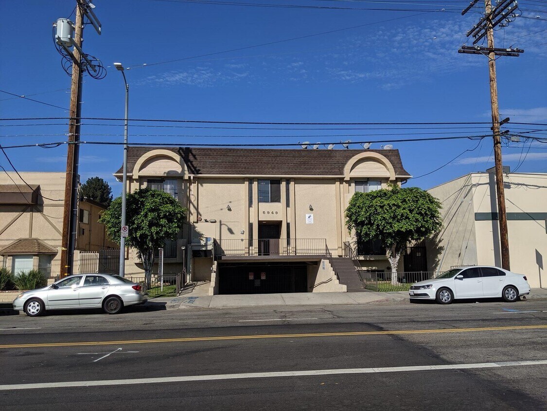 5949 Whitsett Ave Apartments in North Hollywood, CA