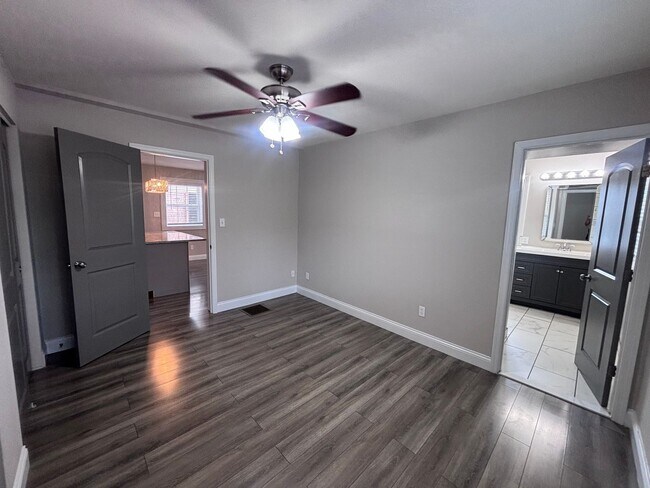 Foto del edificio - Heart of Webster Groves! *** Large One Bed...
