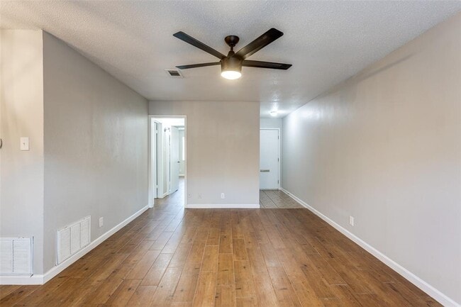 Foto del edificio - 3459 Greystone Dr