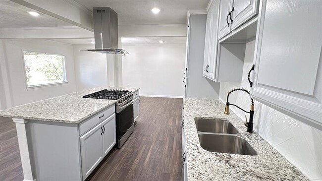 Foto del edificio - 3910 Englewood St
