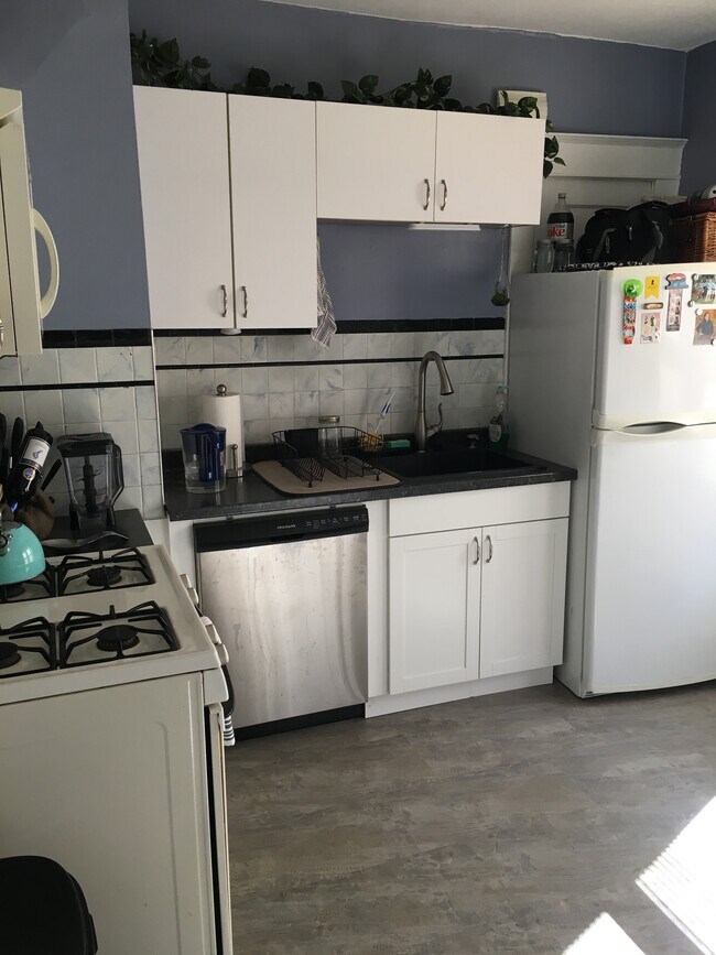 Kitchen - 42 Commonwealth Ave