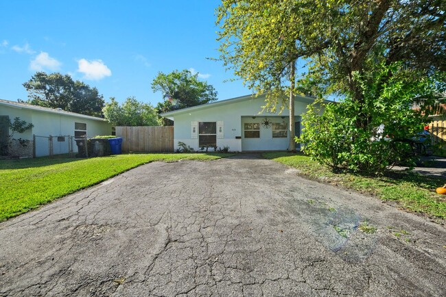 Building Photo - Charming 3-Bed, 2-Bath Home in Prime Fort ...