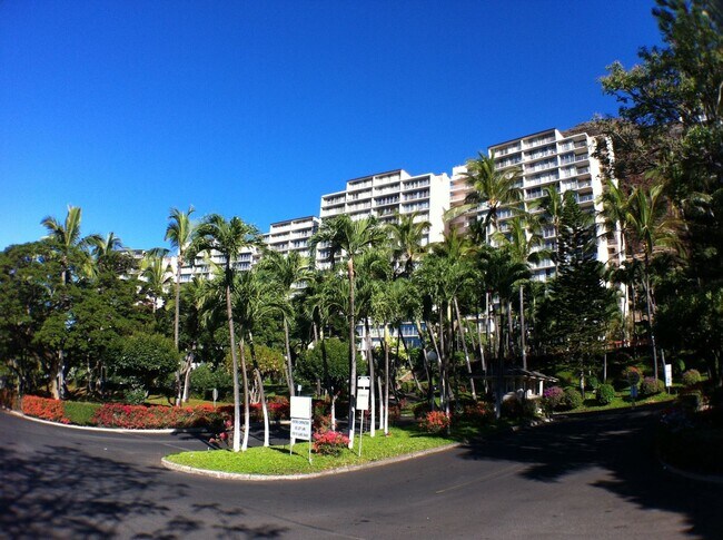 Foto del edificio - Beautiful 1/1 Penthouse unit at Makaha Valley Towers