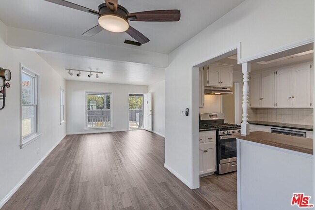 Foto del edificio - 4905 Coolidge Ave