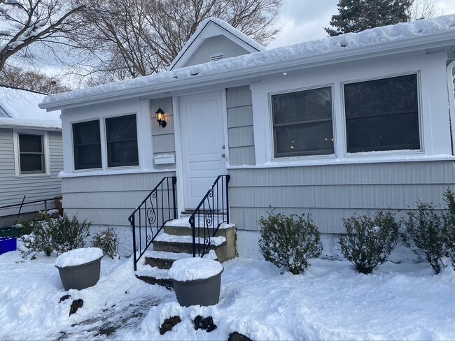 Building Photo - 407 Rye Beach Ave