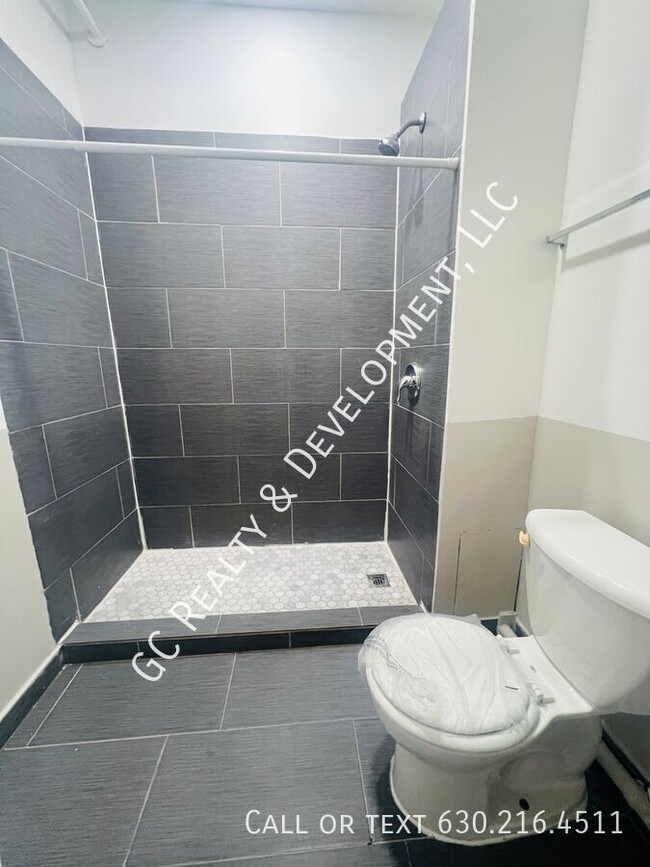 Foto del edificio - *** 2 BDRM  -1 BTH / CENTRAL AIR / SHOPPIN...