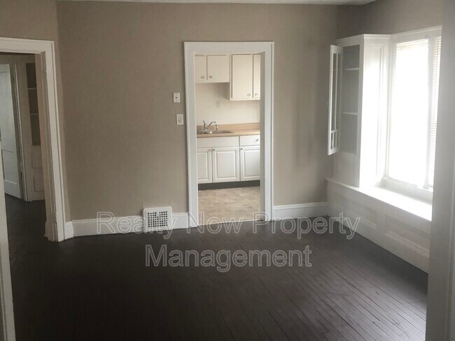 Building Photo - 4960 E 85th St