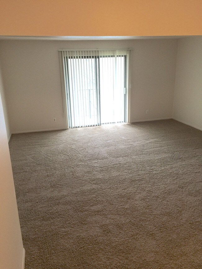 Living Room - 2700 W Forrest Hill Ave