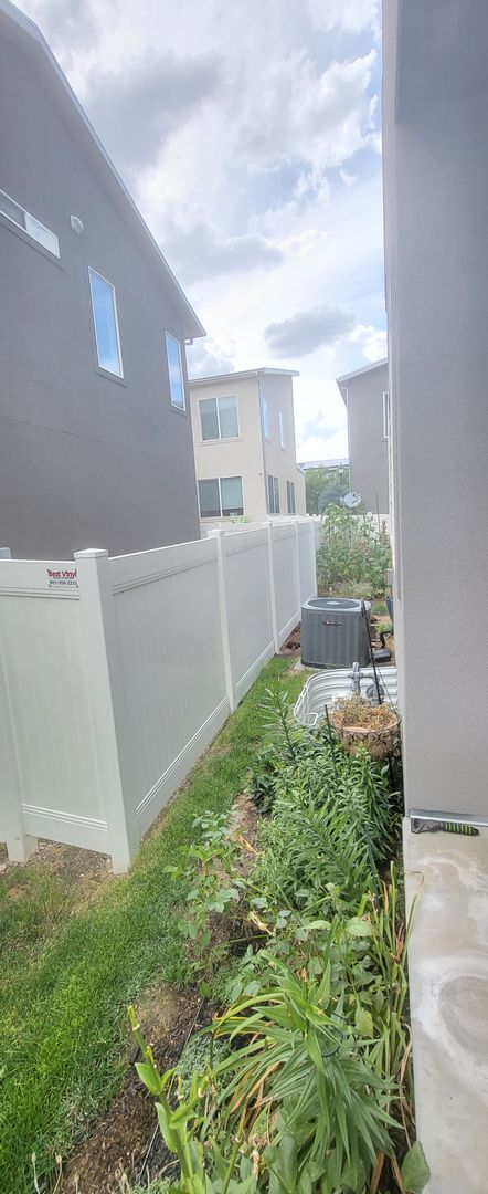 Foto del edificio - 5332 Silver Clover Ln