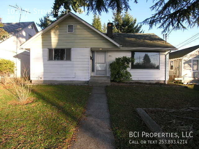 Foto principal - This beautiful 2 bedroom, 1 bath home is m...