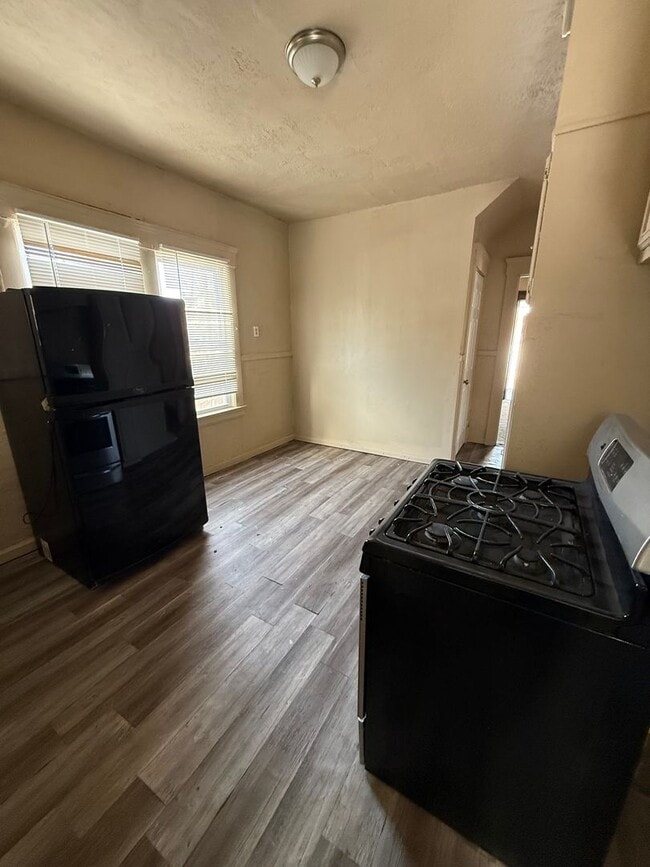 Building Photo - 3bd Single Cash Pay/Section 8