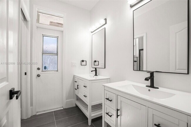 Foto del edificio - 2611 Oakbrook Ct